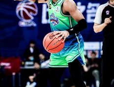 世俱杯-篮网完胜青岛队，赵继伟点燃赛场