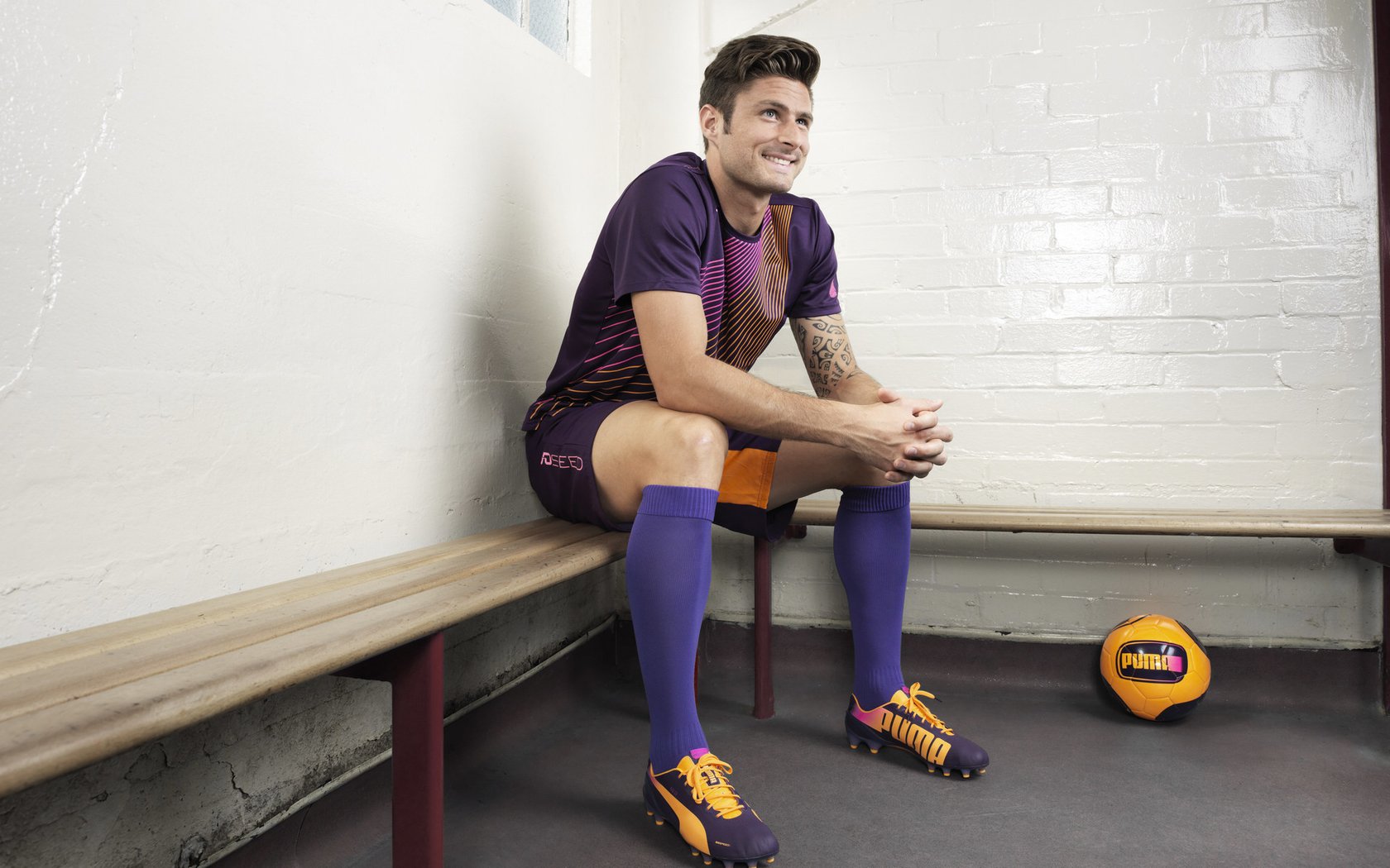 世俱杯参赛资格-阿克扛起全队，佛罗伦萨狂胜巴黎圣日耳曼