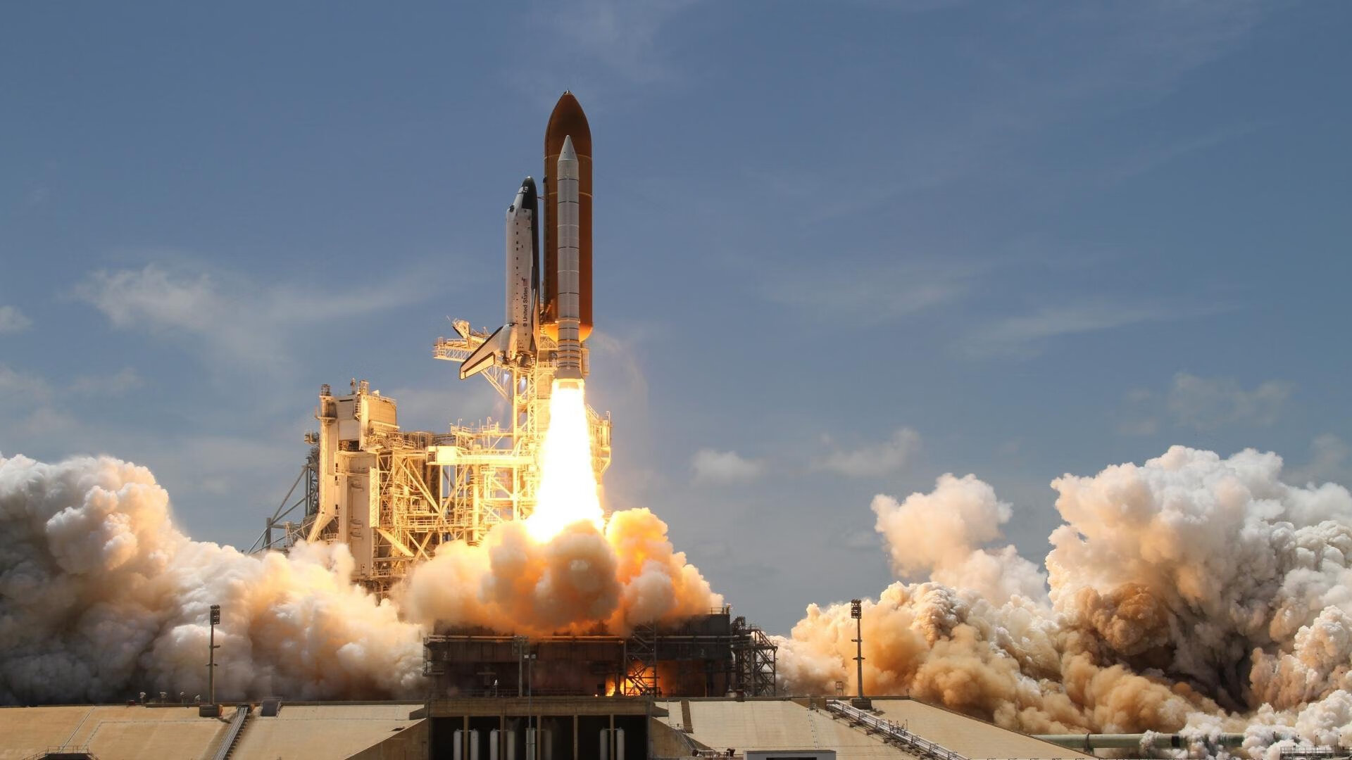 世俱杯2025-轮对轮、杆对杆,当F1缠斗哲学驶入三狮军团的制霸之路